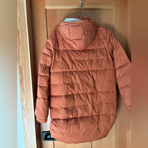 Prana Medium down jacket. Removable hood. Drawstring at waist. - Picture 4 of 5